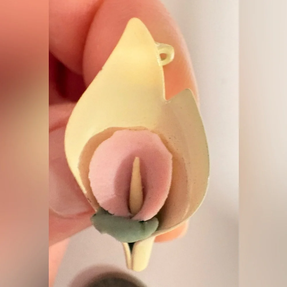 Vintage 1960s yellow and pink Calla Lily Floral Brooch in Soft Pastel Shades